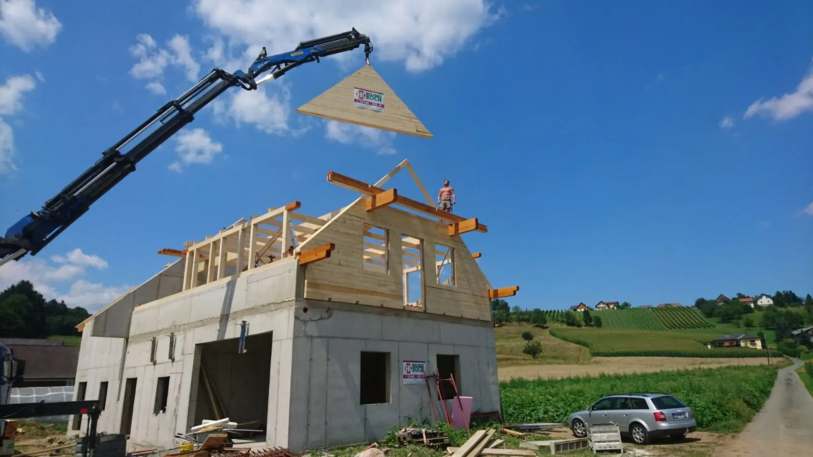 Montage der vorgefertigten Holzriegelwände